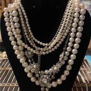 Elegant Pearl and Crystal Necklace